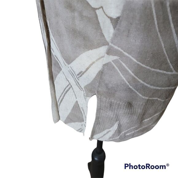 Chico's Long Line Cardigan with One Button Closure. Size 0. - Picture 6 of 9